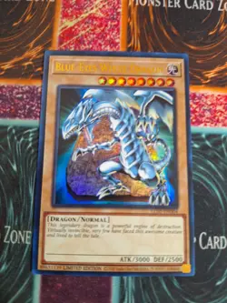Yu-Gi-Oh! Blue-Eyes White Dragon LC01-EN004 Limited Ultra Rare Near Mint d4/ - Image 1