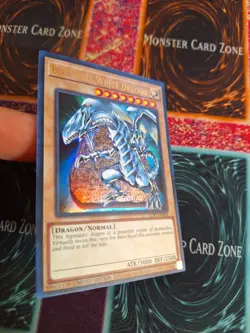 Yu-Gi-Oh! Blue-Eyes White Dragon LC01-EN004 Limited Ultra Rare Near Mint d4/ - Image 2