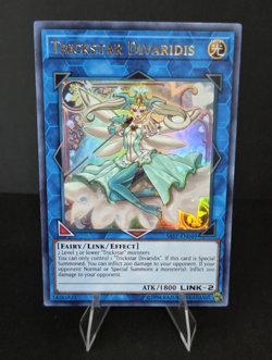 Trickstar Divaridis - SAST-EN049 - Ultra Rare - Unlimited Edition - Image 1