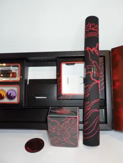 Coffret Pokemon Sulfura ex de la Team Rocket tapis, etui pour deck, piece, des - Image 4