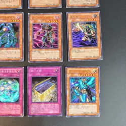 Lot 12 Cartes Yu-Gi-Oh! Retro Secrete/Ultra/Super Rare Japonaises - Image 4