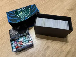 Pokemon Cards Bulk Bundle 500+ Cards Mixed Sets & Dice in ETB box - No Energy - Image 1