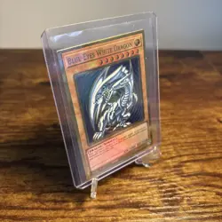 Yugioh Blue-Eyes White Dragon MAGO-EN001 1st Gold MINT/NM - Ships in top loader! - Image 2