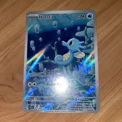 Pokemon TCG Horsea 067/064 Shrouded Fable Illustration Rare Full Art - Image 1