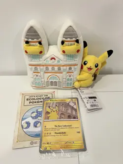Pokemon x Natural History Museum - Pikachu Jumbo Promo Card And Plush - Image 1