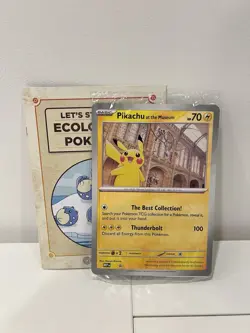 Pokemon x Natural History Museum - Pikachu Jumbo Promo Card And Plush - Image 2
