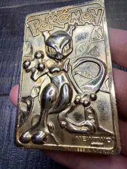 Vintage Pokemon Mewtwo #150 Gold Tone Metal Card 1999 Nintendo - Image 1