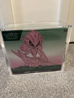 Paradox Rift - Pokemon Center ETB - [Iron Valiant]-sealed with acrylic case - Image 1
