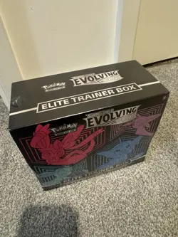 Pokemon TCG Evolving Skies Elite Trainer Box ETB -Sealed- with acrylic case - Image 4