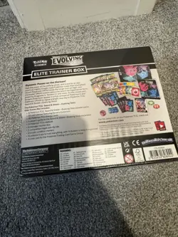 Pokemon TCG Evolving Skies Elite Trainer Box ETB -Sealed- with acrylic case - Image 5