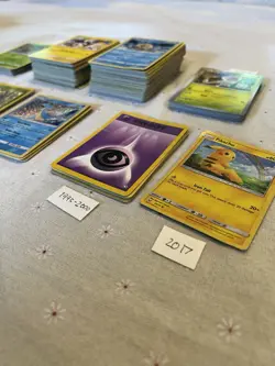 Lot Of 250 Pokemon Cards Years Mixed Cards with tin box - Image 5