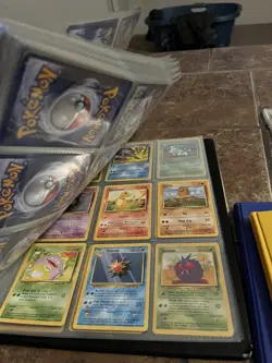 Pokemon binder / 1999 rare booklets with 100+ cards. Read Description ! - Image 2