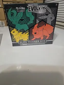 Pokemon TCG: Sword & Shield-Evolving Skies Elite Trainer Box (Jolteon, Flareon, 820650808944 - Image 1