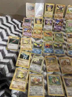 98 Base set Pokemon in great condition or better. 1st addition and shadowless. - Image 3