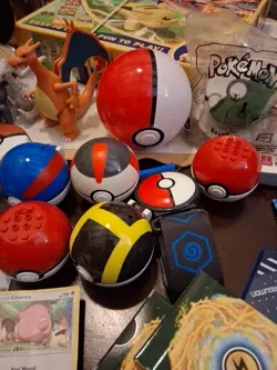 VERY LARGE LOT OF POKEMON ITEMS BATTLE ACADEMY GAME, PLAY MAT, FIGURESCARDS,BOOK - Image 5