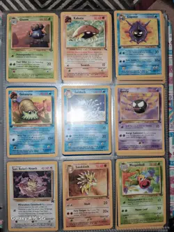 Pokemon TCG 1995 Near Mint 1st Edition & Jungle Fossil Base Set WOTC - Image 1
