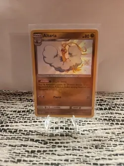Altaria SV37/SV94 Hidden Fates Shiny Vault Holo Rare Card Near Mint Condition - Image 1