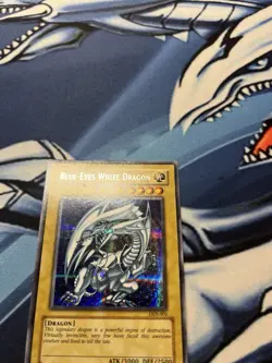 YuGiOh 2002 DDS-001 Blue-Eyes White Dragon Secret Rare English - Image 4