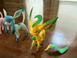 Pokemon Lot of 5 Eeveelutions Espeon Glaceon Sylveon Leafeon Umbreon Posable - Image 4