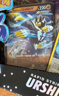 POKEMON TCG RAPID STRIKE URSHIFU VMAX HP330 COLLECTION with 8 Booster Packs - Image 3