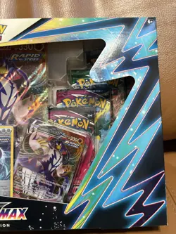 Pokemon TCG Rapid Strike Urshifu VMAX Premium Collection -Fusion Strike (SWSH08) - Image 3