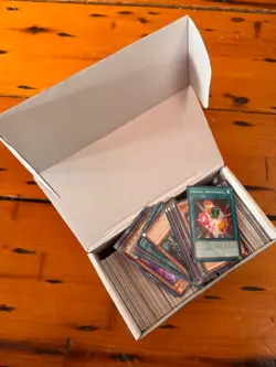 Lot of unsorted Approx. 400 VINTAGE YU-GI-OH TRADING CARDS - Image 1