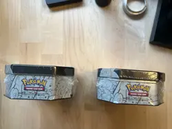 (2) Pokemon Celebrations 25th Anniversary Tins Lance's Charizard & Dark Sylveon - Image 4