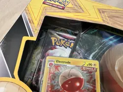 Pokemon TCG Hisuian Electrode V Card Box - MISPACK - New/Sealed - Image 3