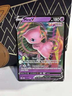 Mew v 113/264SWSH08: Fusion Strike Holo Card Near Mint Condition - Image 1