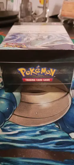 Pokemon TCG Sealed Sword and Shield Chilling Reign Build and Battle Box New - Image 3
