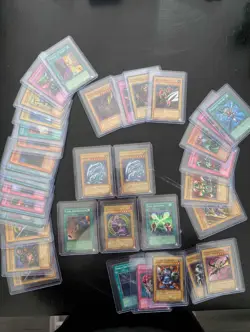 Yugioh Starter Deck Yugi & Kaiba lot - Dark Magician + Blue Eyes White Dragon - Image 1