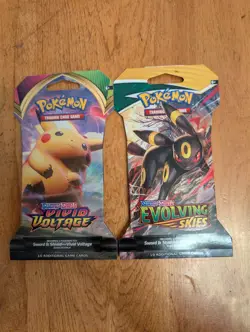 Pokemon pack Evolving Skies & Vivid Voltage Sleeved Booster Packs - Image 1
