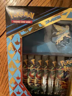 Pokemon TCG Crown Zenith Shiny Zacian Premium Figure Collection Box 820650851636 - Image 4
