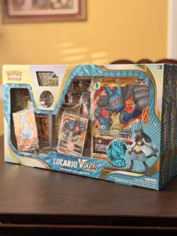 Pokemon - Pokemon TCG: Lucario VSTAR Premium Collection Bundle (Set Of 4) 820650851247 - Image 4