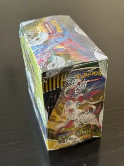 Pokemon TCG Sword & Shield Evolving Skies Booster Box English Factory SEALED - Image 4
