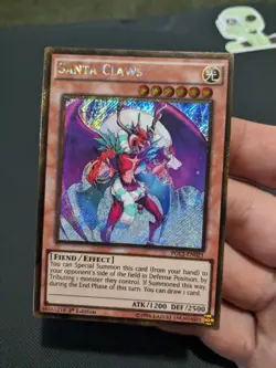 Santa Claws PGL2-EN021 Gold Secret Rare 1st Edition Yu-Gi-Oh Card Near Mint-Mint - Image 1