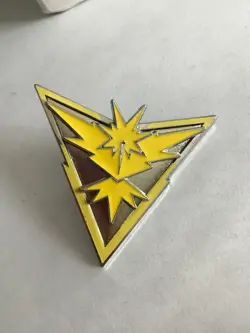 Pokemon TCG Team Instinct Zapdos Pokemon GO Limited Edition Official Pin - Image 1