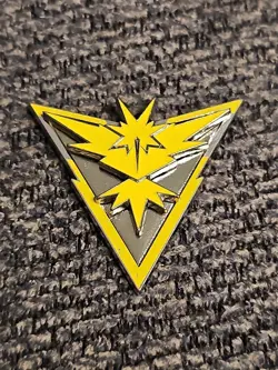 Pokemon TCG Team Instinct Zapdos Pokemon GO Limited Edition Official Pin - Image 1