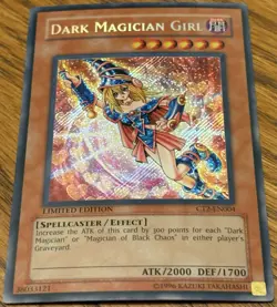 Yugioh Dark Magician Girl CT2-EN004 Secret Rare Limited Edition LP 🔥🔥 - Image 1