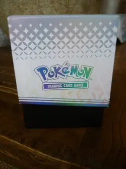 Pokemon TCG Scarlet & Violet Prismatic Evolutions Box of 600 mixed cards - Image 4
