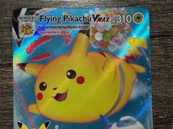POKEMON FULL ART FLYING PIKACHU VMAX 007/025 ULTRA RARE + DARKRAI SLEEVE LP-NM - Image 2