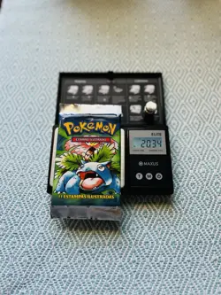 1st Edition Wizards Of The Coast Pokemon Base Set Booster Pack Portuguese - Image 4