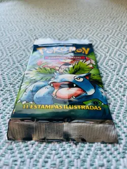 1st Edition Wizards Of The Coast Pokemon Base Set Booster Pack Portuguese - Image 5