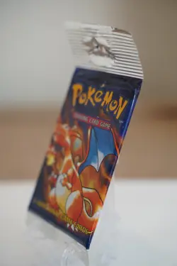 Pokemon TCG Base Set Unlimited Booster Pack Charizard Art WOTC Sealed Long Crimp - Image 3