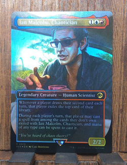 MTG Ian Malcolm, Chaotician ( FOIL Borderless) Universes Beyond: Jurassic World - Image 2