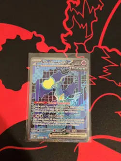 Pokemon TCG Iron Crown EX 158/131 Special Illustration Rare Prismatic Evolutions - Image 2