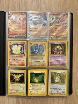 Pokemon Binder with vintage and moderns hits holos rares (read description) - Image 1