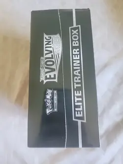 Pokemon TCG: Evolving Skies Elite (SWSH07) Trainer Box ETB New & Sealed - Image 4