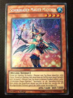 Yu-Gi-Oh! Schokoladen-Magier-Madchen, MVP1-DES52, SCR, 1. Auflage, Near Mint - Image 1