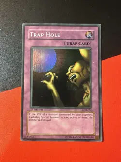 Trap Hole LOB-058 The Legend of Blue Eyes White Dragon 1st Edition - Image 1